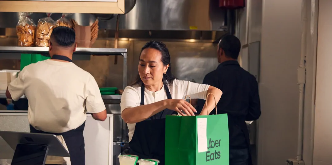 From Street Bites to Gourmet Feasts: Why Uber Eats is Every Foodie’s Best Friend