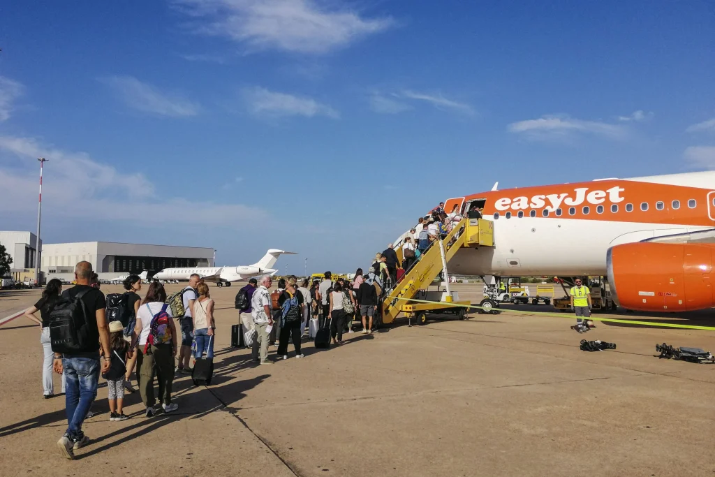 Fly Smart in 2025: Why EasyJet is the UK’s Top Choice for Affordable Travel